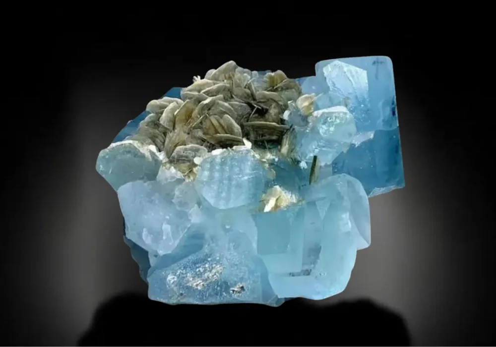 aquamarine gemstone